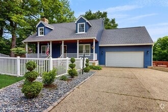 Building Photo - 137 Forest Ave