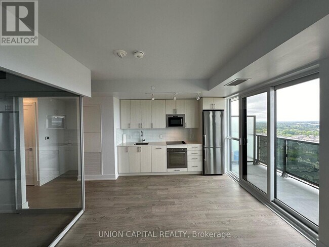 Photo du bâtiment - 2550 Simcoe St N