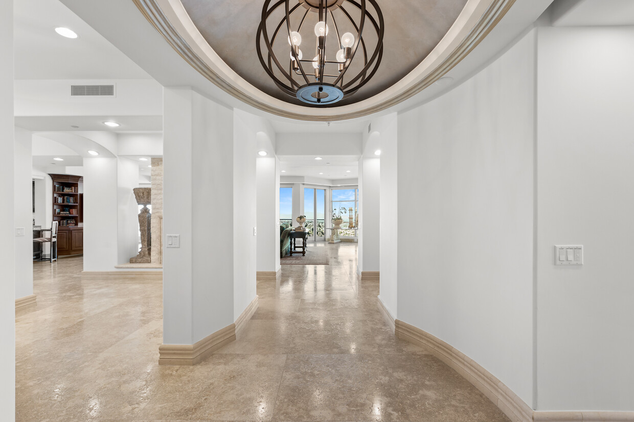 Foto principal - 9101 Alta Dr