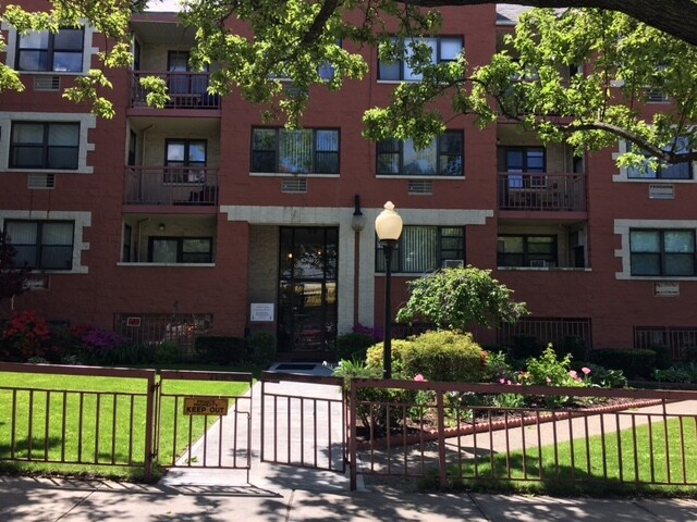 Foto principal - 5324 Metropolitan Ave