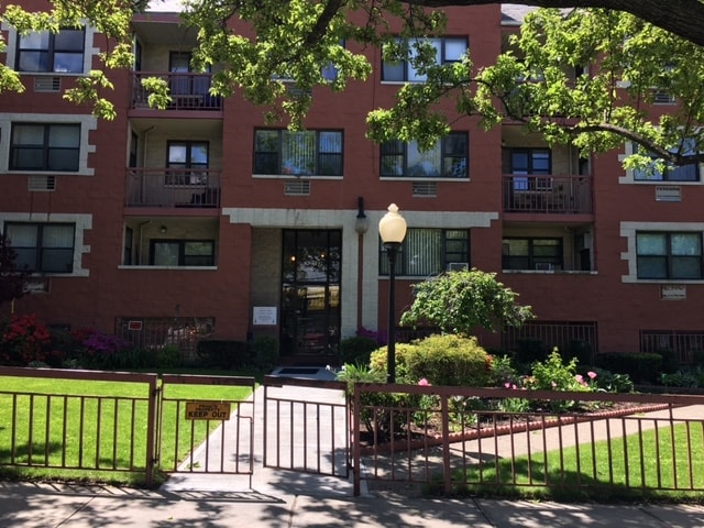Primary Photo - 5324 Metropolitan Ave