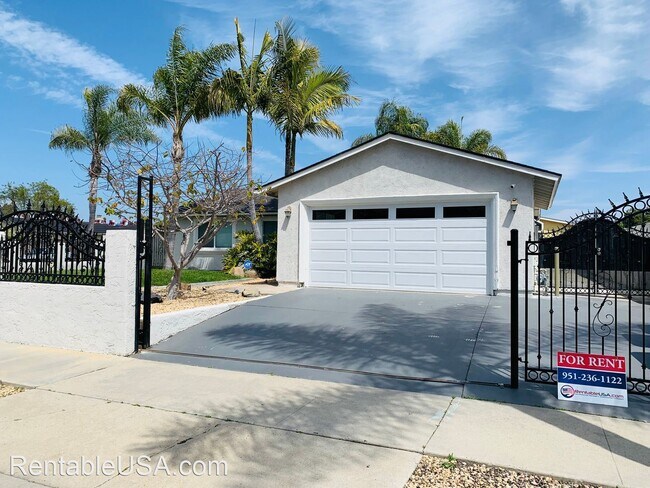 Building Photo - 4 br, 2 bath House - 5180 E. Parker St