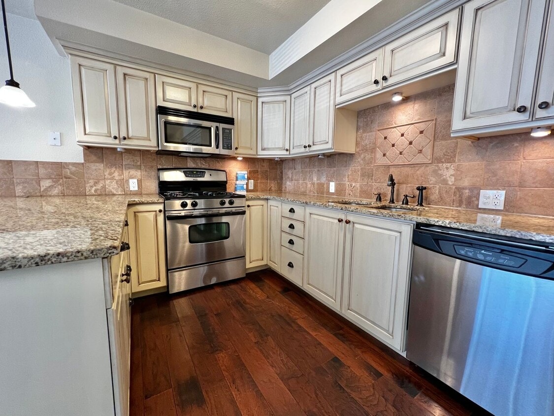 Foto principal - Charming Home Near CSU Campus – Move-In Re...
