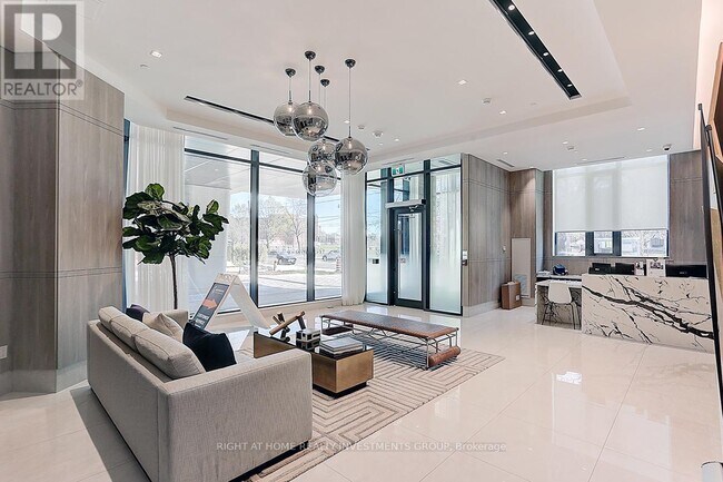 Photo du bâtiment - 250 Lawrence Ave W