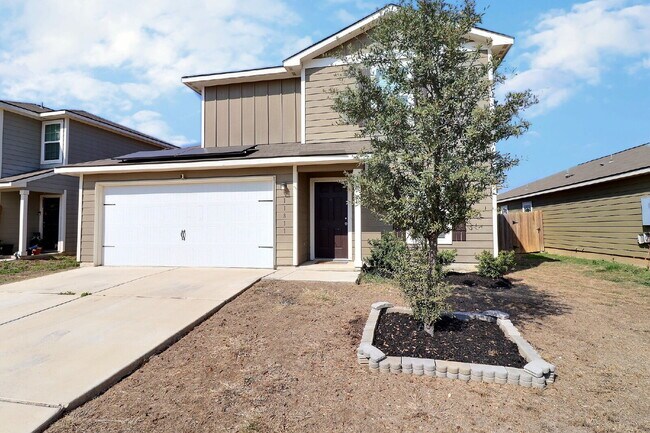 Foto del edificio - Move-In Ready 3-Bed Home with Solar Panels + Washer, Dryer & Refrigerator — Half Off Second Full ...