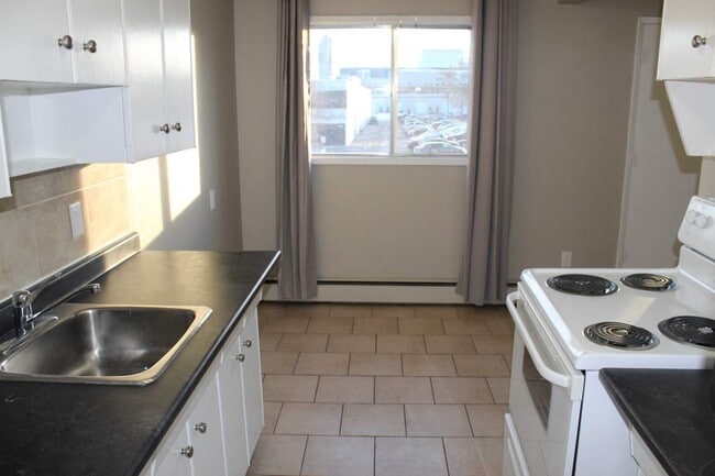Building Photo - Carina Court Apartments