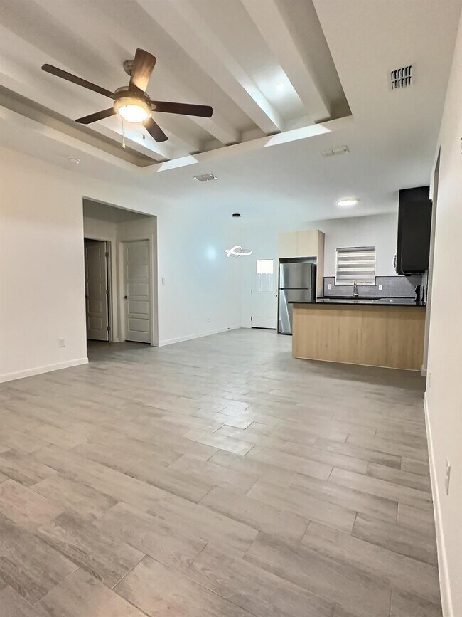 Building Photo - 3912 Ventura Ave Ave