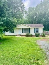 Building Photo - 728 Noble Dr