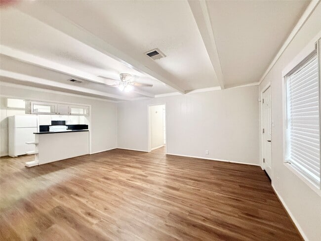 Building Photo - 310 S Shanks St