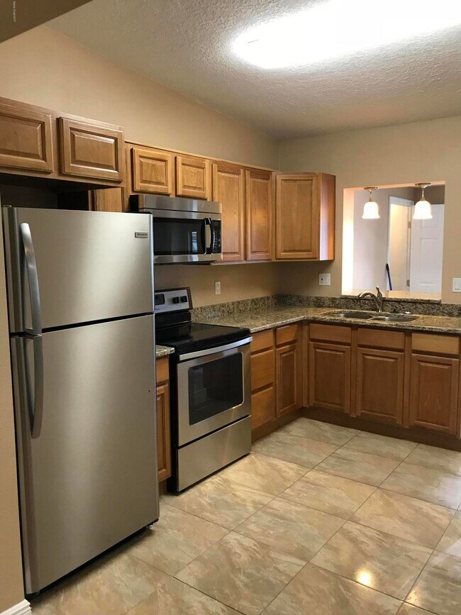 Foto del edificio - 135 Roosevelt Ave