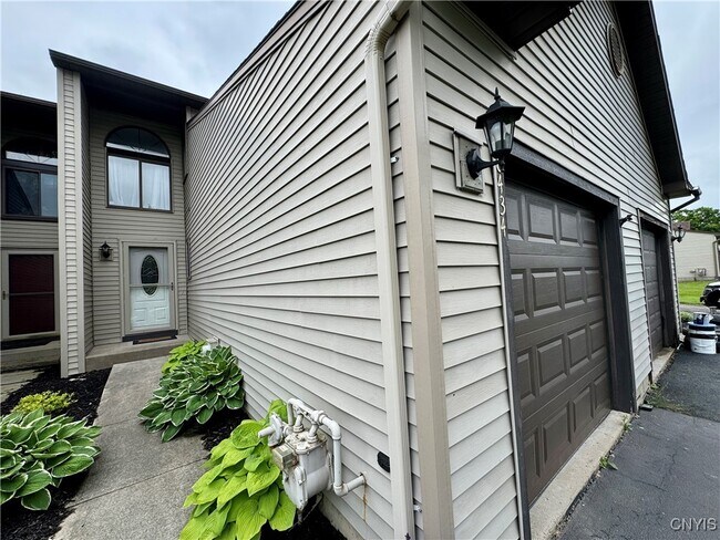 Foto del edificio - 8434 Bubbling Springs Dr