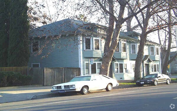 Building Photo - 729 E St