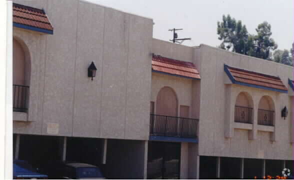 Foto del edificio - Ramona Garden Apartments