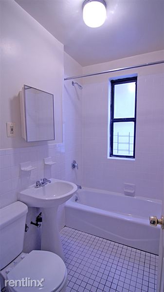 Building Photo - 1545 Rhinelander Ave