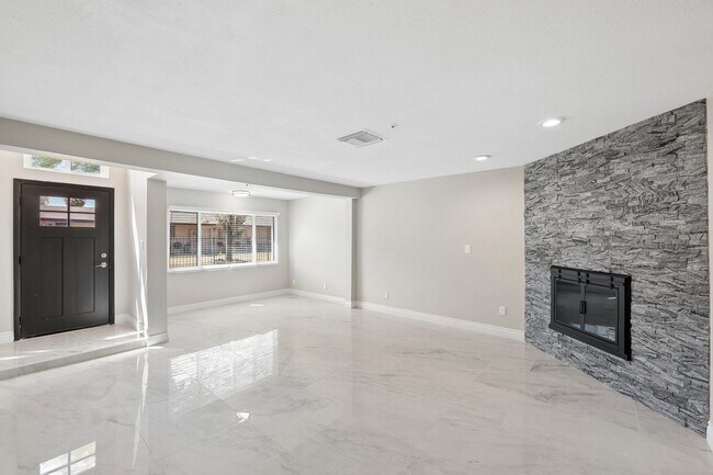 Foto del edificio - 7826 E Heatherbrae Ave