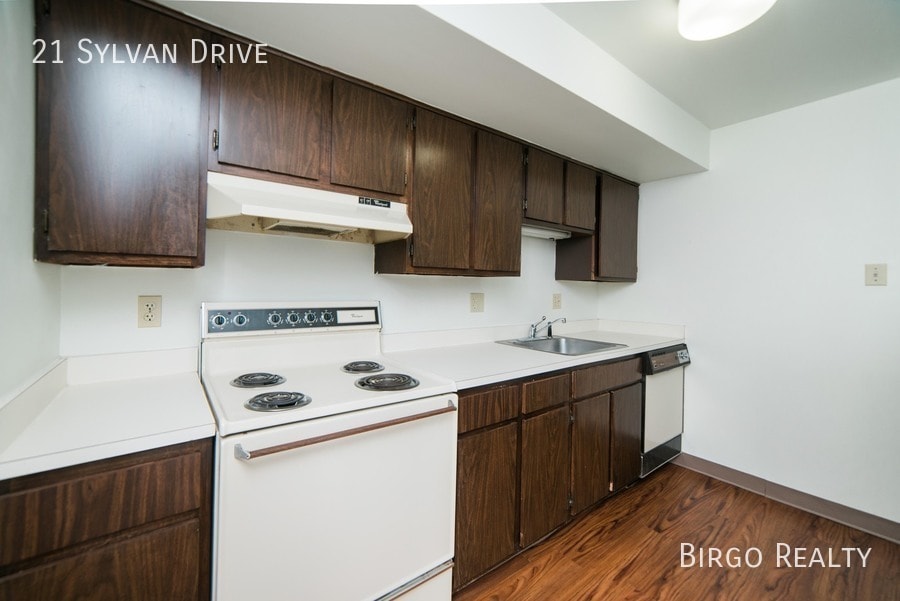 Primary Photo - $300 Security Deposit and 1 Month Free for...