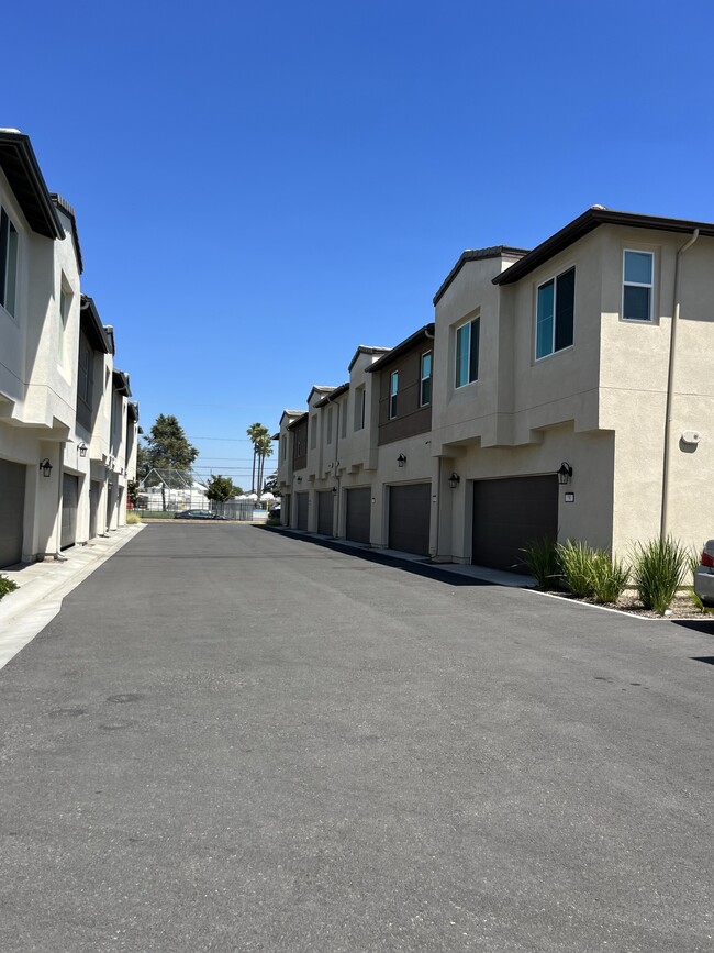 Building Photo - 54 Harmony Dr