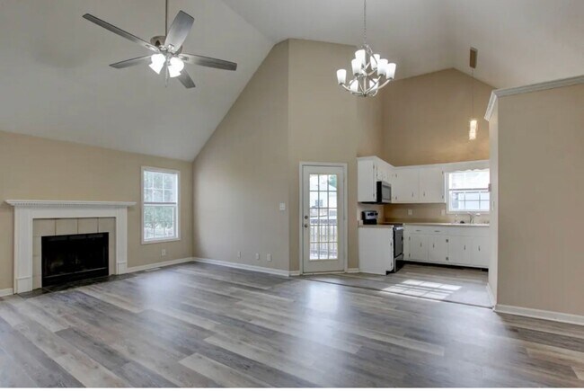 Foto del edificio - Freshly Renovated Three Bedroom with Bonus