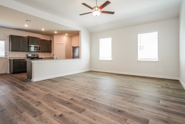 Building Photo - 1532 Harvester Dr