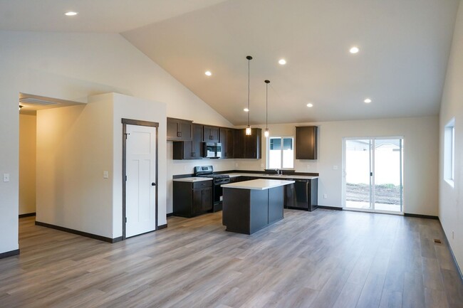 Foto del edificio - Brand New 4 Bedroom Home in Rathdrum