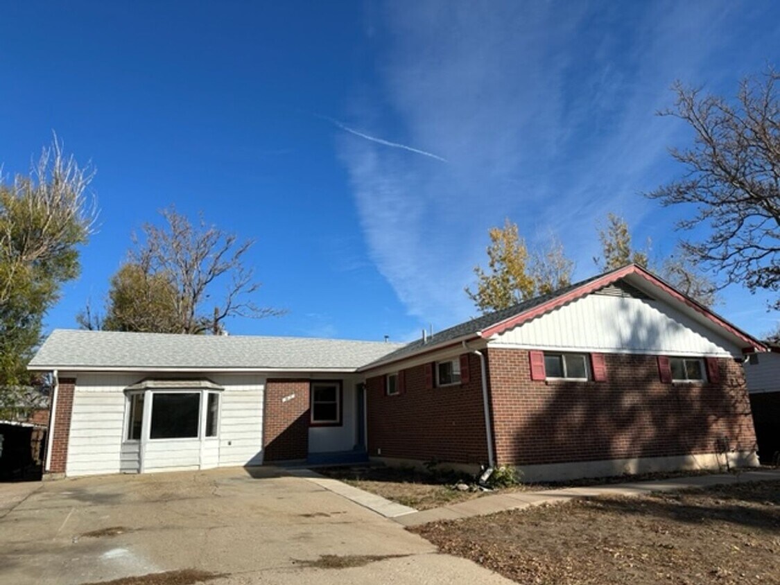 Primary Photo - 4 bedroom, 3 bath single family home
