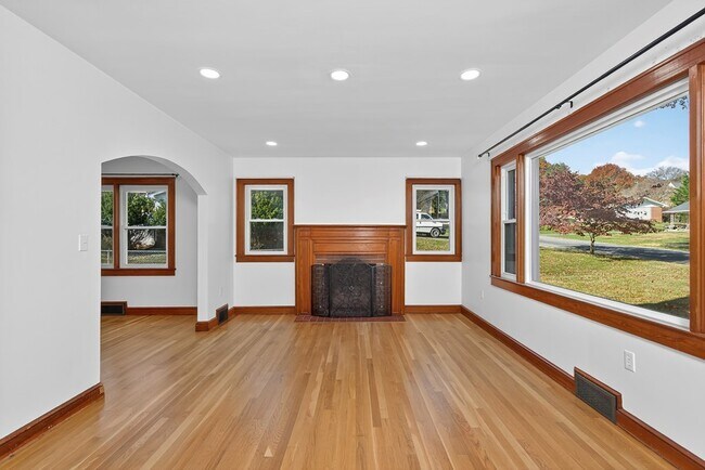 Foto del edificio - 250 Gillespie Dr NE