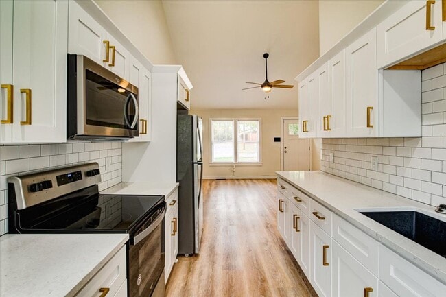 Foto del edificio - Welcome to this beautifully renovated cond...