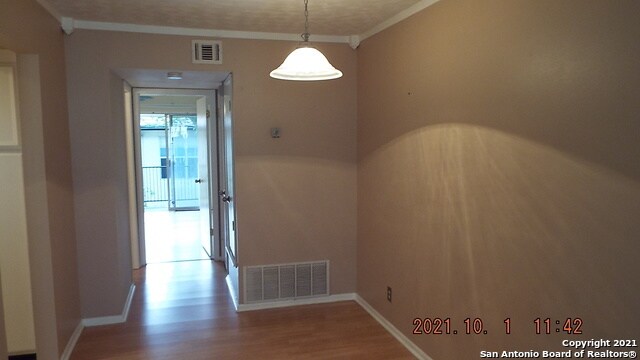 Foto del edificio - 8702 Village Dr