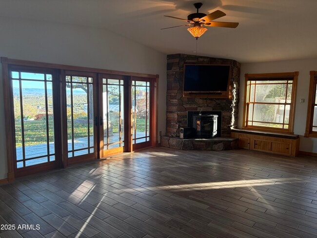 Building Photo - 1385 Mountain Rd