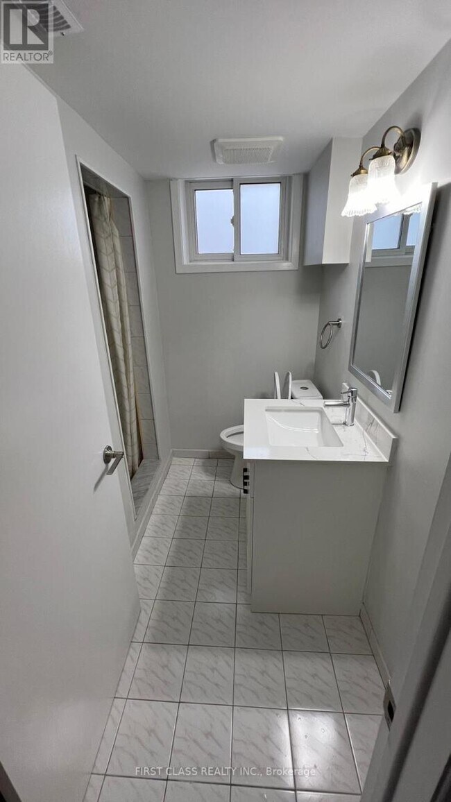 Photo du bâtiment - 989 McBride Ave