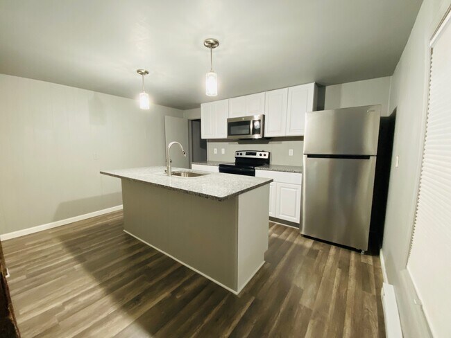 Building Photo - 4 Saratoga Ave