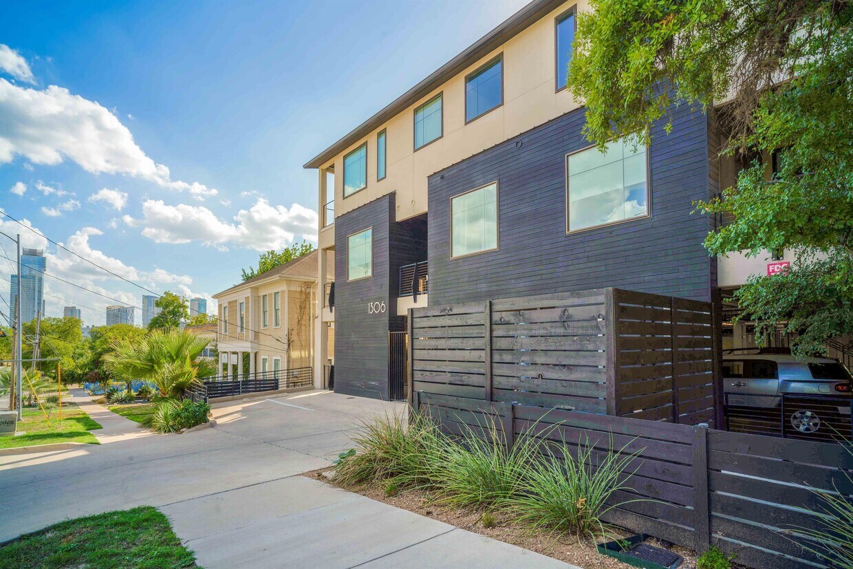 Foto principal - 1306 West Ave