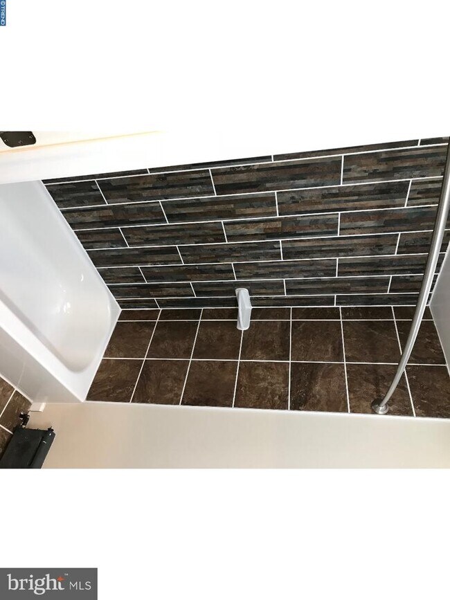 Foto del edificio - 2722 E Clearfield St