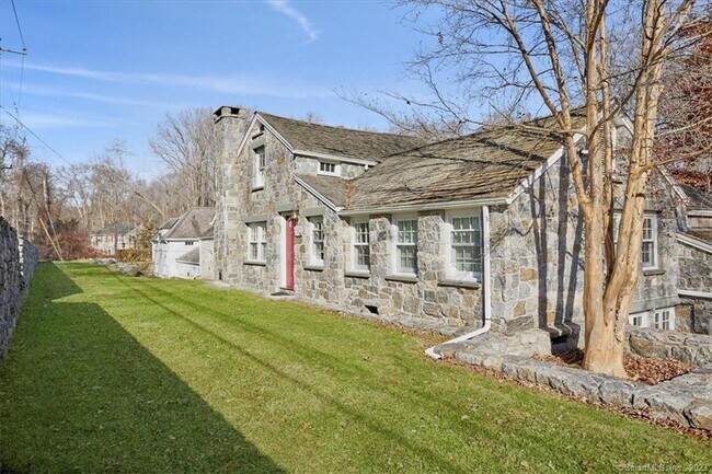 Building Photo - 860 Ridgefield Rd
