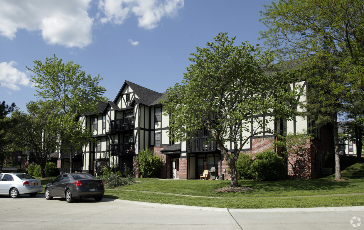 Primary Photo - Sherman Square Apartments