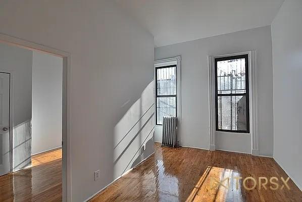 Foto del edificio - 3 bedroom in BROOKLYN NY 11206