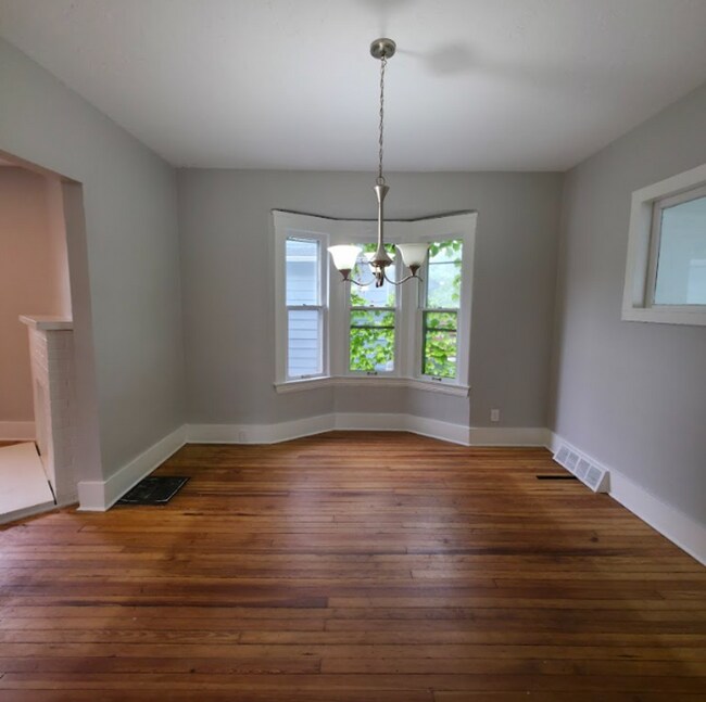 Foto del edificio - Newly remodeled 4 bedroom 1.5 bath single ...