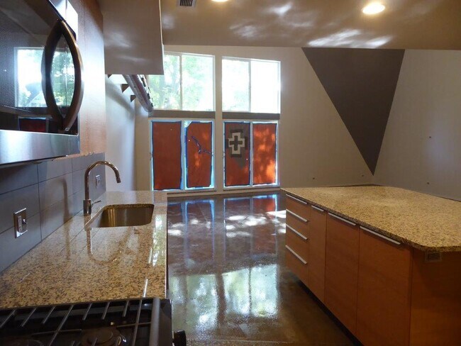 Foto del edificio - 2122 Dewey Ave