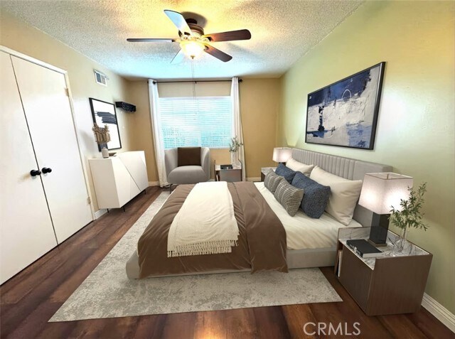 Building Photo - 2057 Royalty Dr