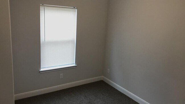 Foto del edificio - 8218 Parker Rd