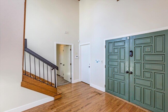 Building Photo - 13434 Old Oak Way