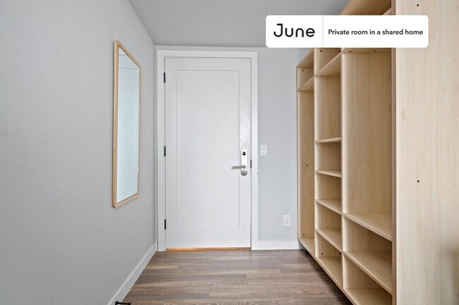 Foto del edificio - Private bedroom in 4 bed/2 bath Home