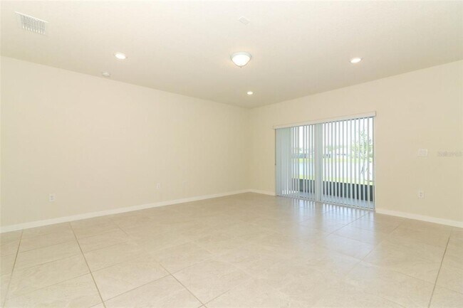 Foto del edificio - 5345 Royal Point Ave