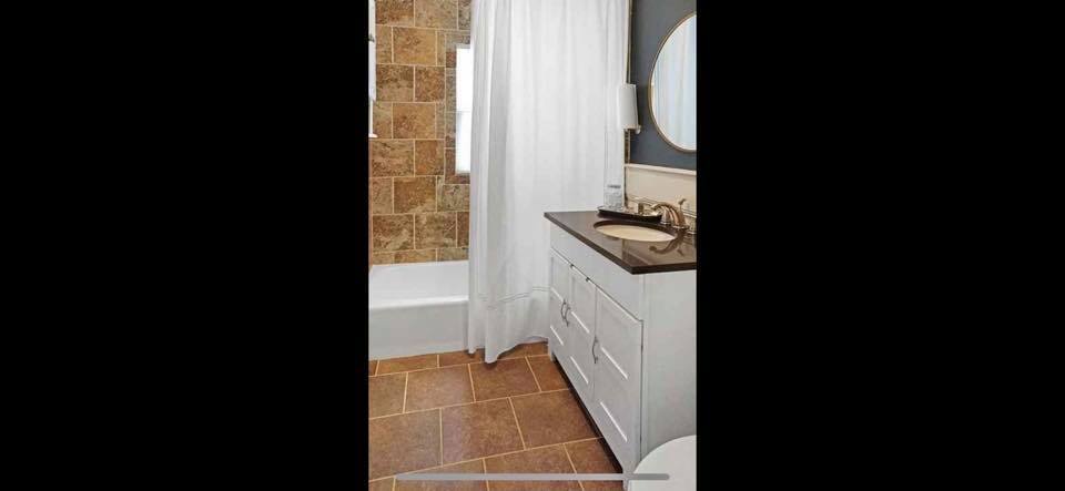 Bathroom - 64 Percival St