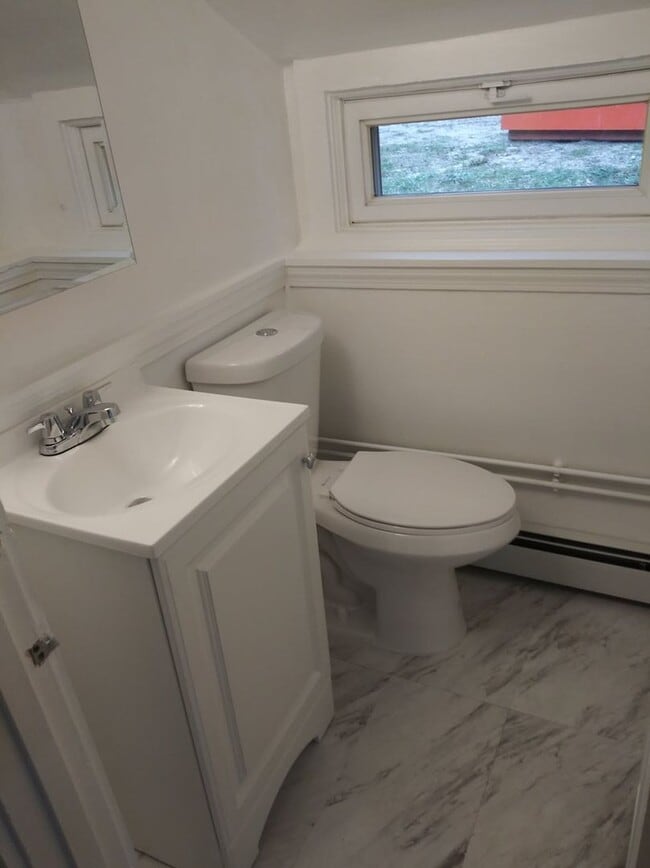 Building Photo - Hyannis 1 bedroom
