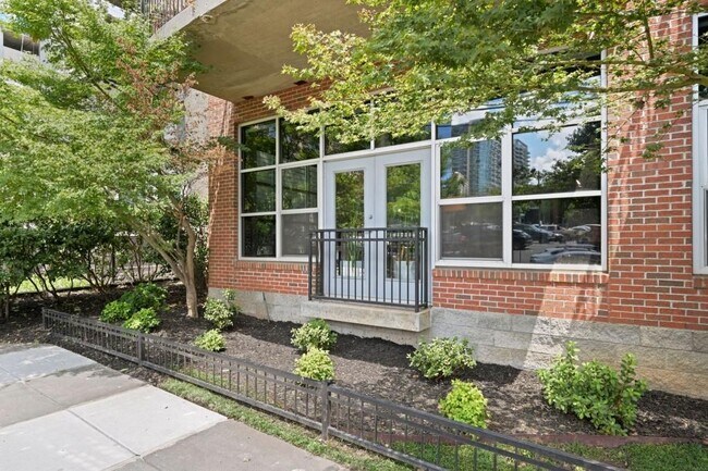 Building Photo - 1023 Juniper St NE