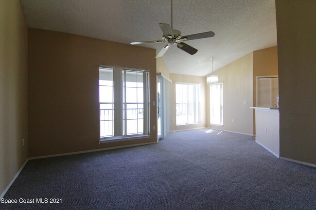 Building Photo - 7040 US-1