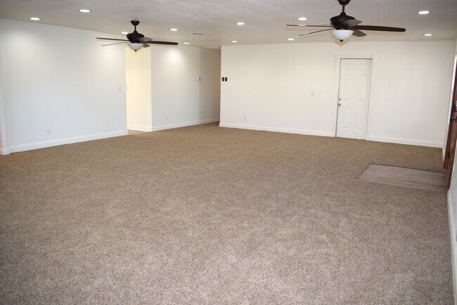 Foto del edificio - Resident Benefit Package Property