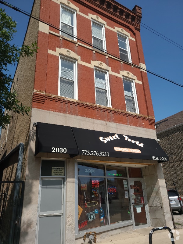 Building Photo - 2030 W Chicago Ave
