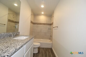 Building Photo - 118 Wind Ridge Dr